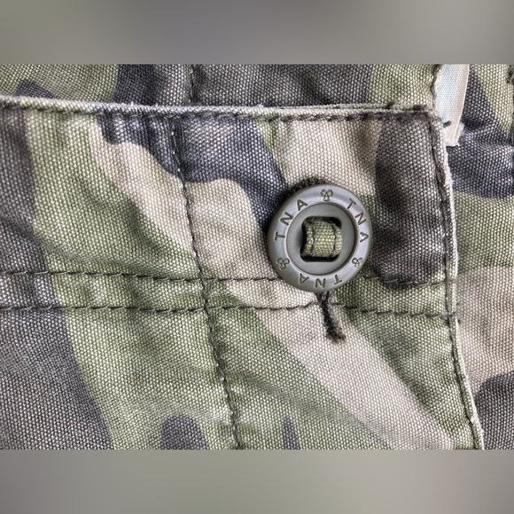 Aritzia TNA Low Rise Camo Pants Size 0 - Picture 3 of 8